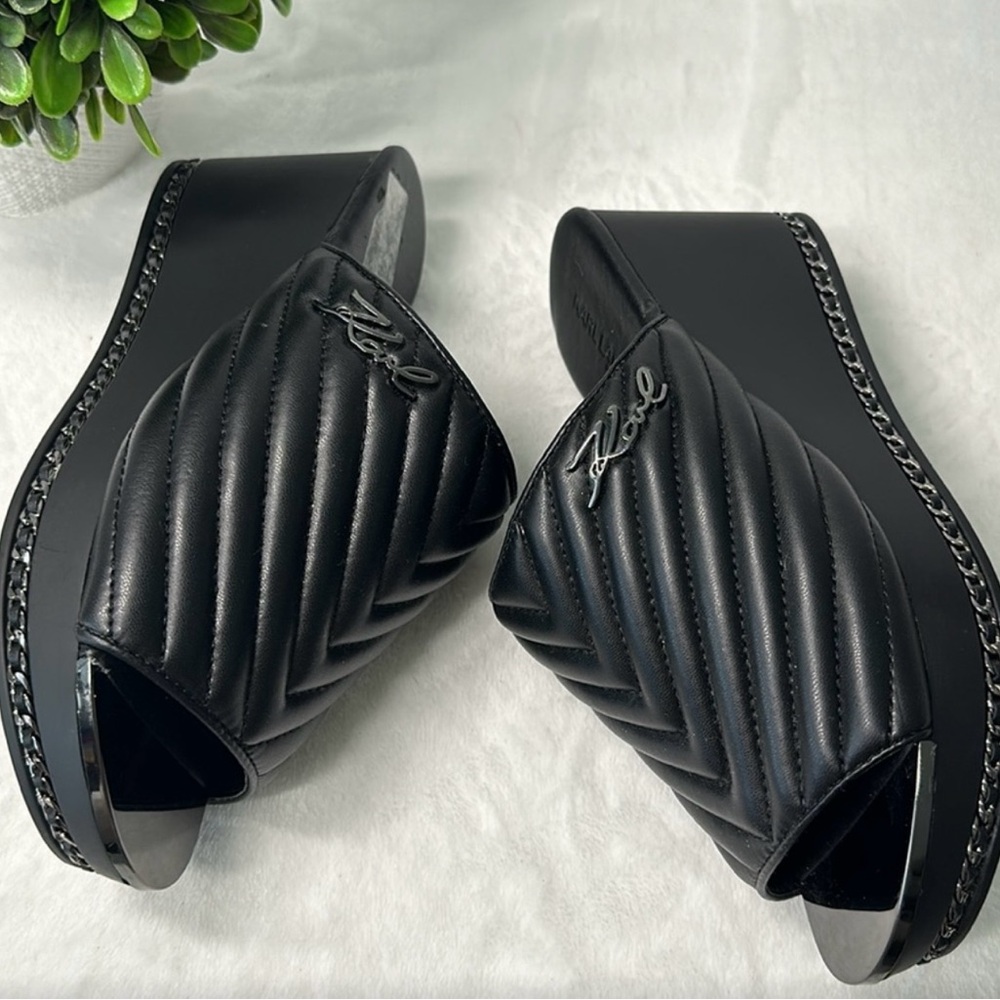 Karl Lagerfeld  size 6 Leni Quilted wedges black
